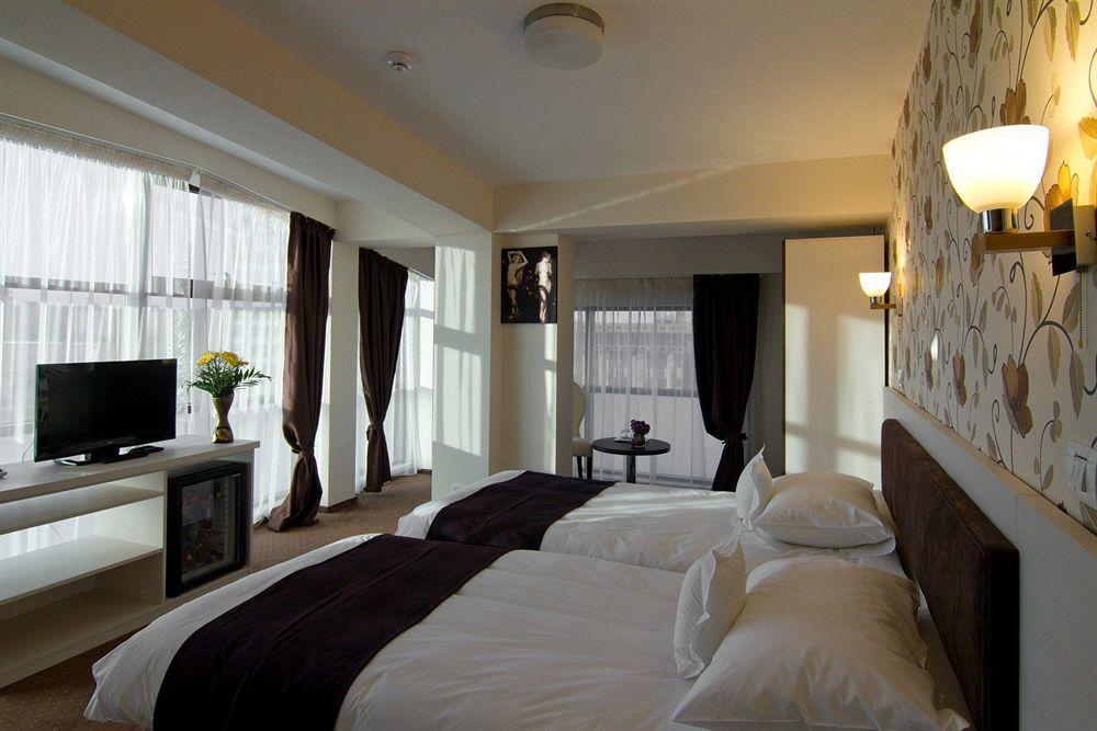 West Plaza Hotel Bucarest Exterior foto