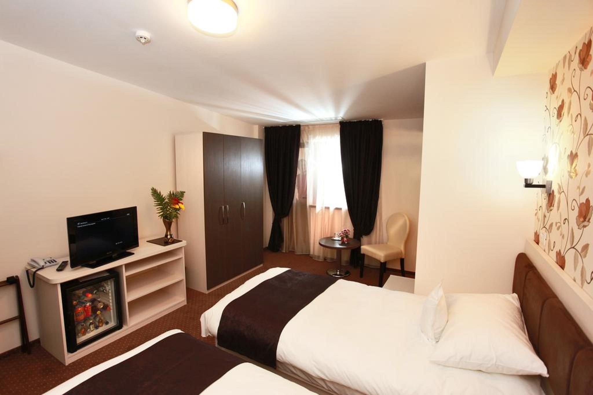 West Plaza Hotel Bucarest Exterior foto