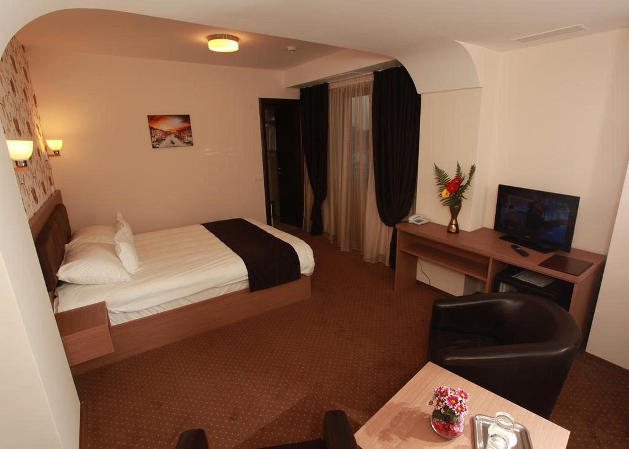 West Plaza Hotel Bucarest Exterior foto