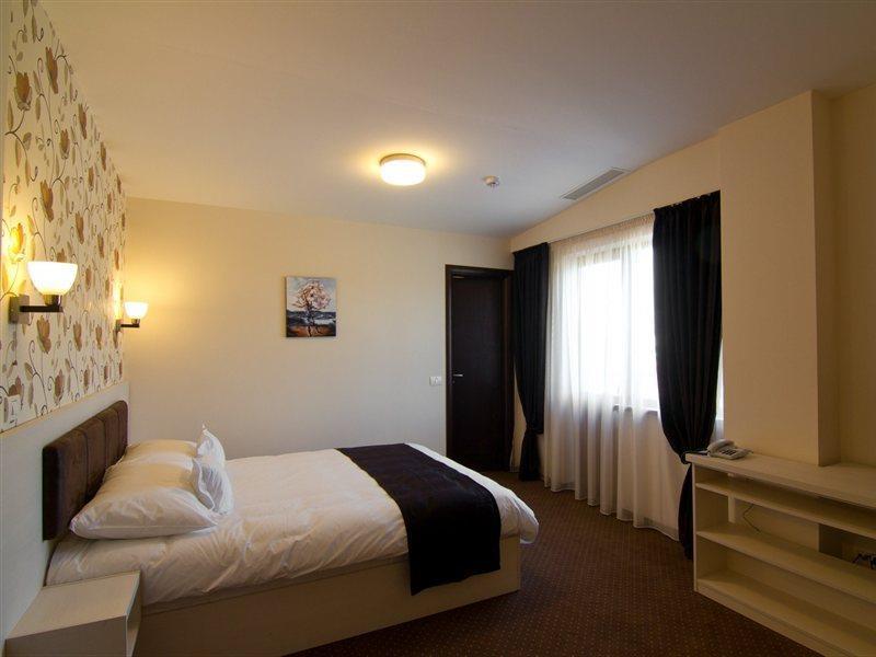 West Plaza Hotel Bucarest Exterior foto