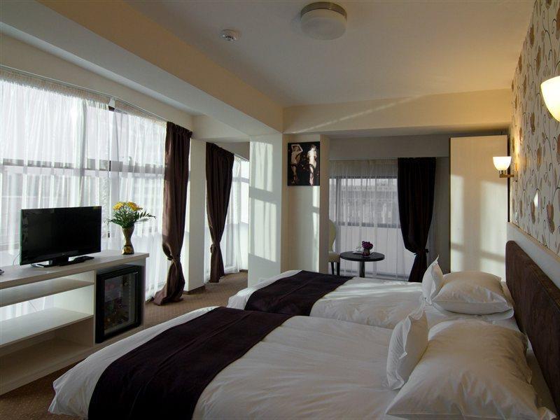 West Plaza Hotel Bucarest Exterior foto